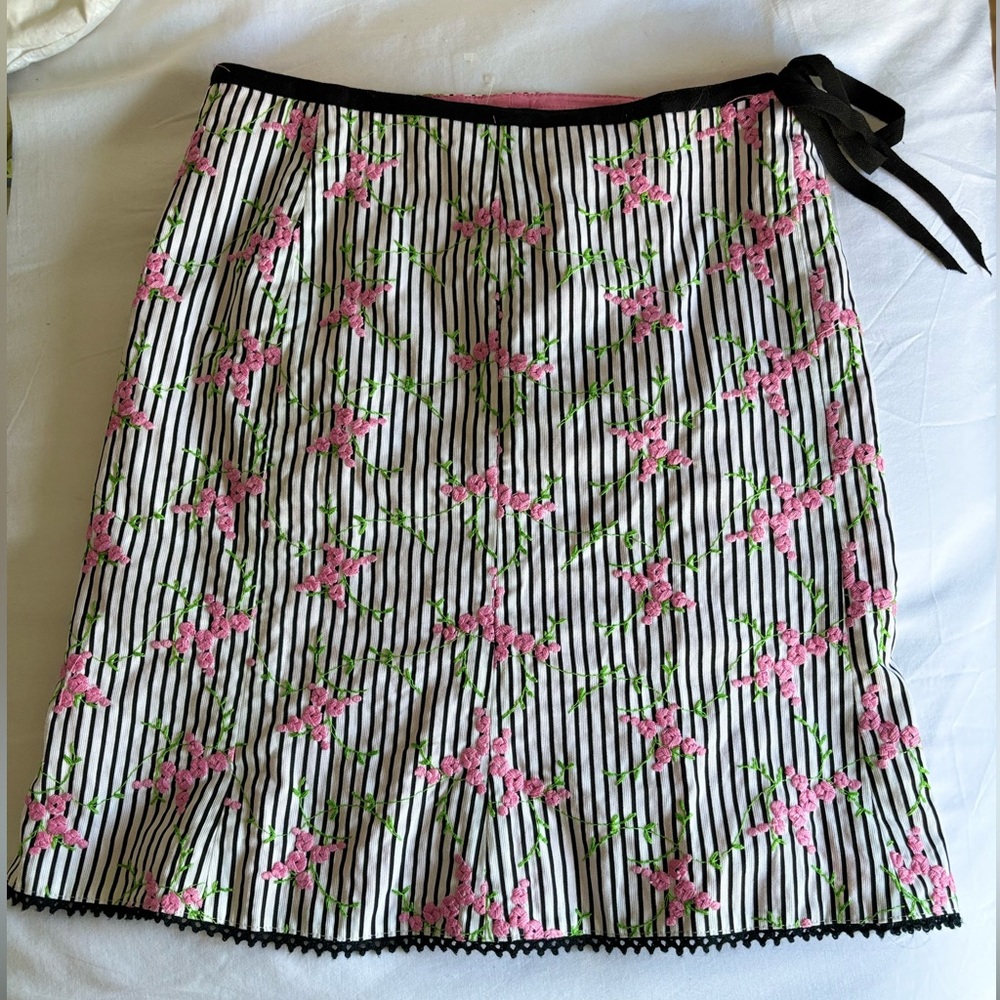 Rare never worn Nanette Lepore Preppy spring summer Skirt Silk Inside size 0